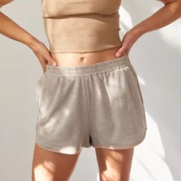 NWT Urban Outfitters Urban Renewal Remnants Dolphin Hem Shorts - Picture 1 of 4